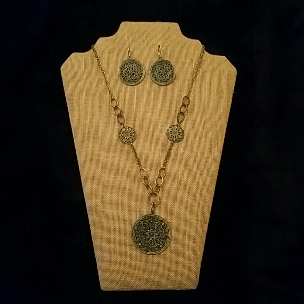 Necklace and Earring set